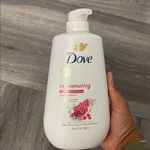 Rejuvenating Pomegranate & Hibiscus Body Wash - White